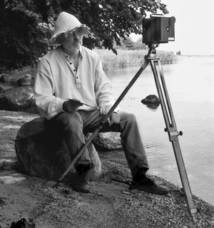 Volkmar Herre mit Robert-Rhigby-Pinhole-Camera 1997